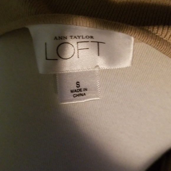 THE LOFT TAN SWEATER VNECK SIZE SMALL - Picture 3 of 3